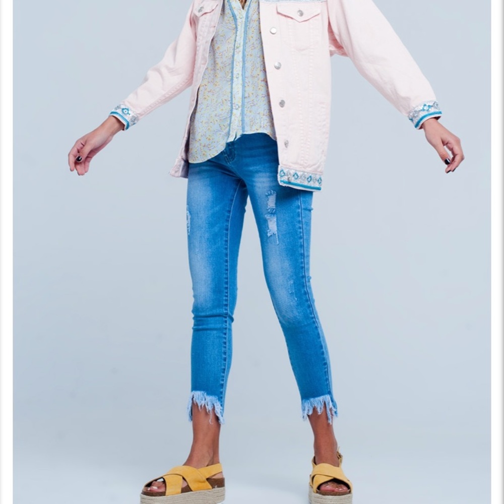 Skinny jeans with ankle rips